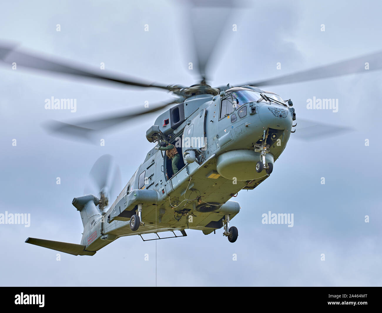 AgustaWestland Merlin HM2 ZH1857 aleggia durante il funzionamento carroattrezzi Foto Stock