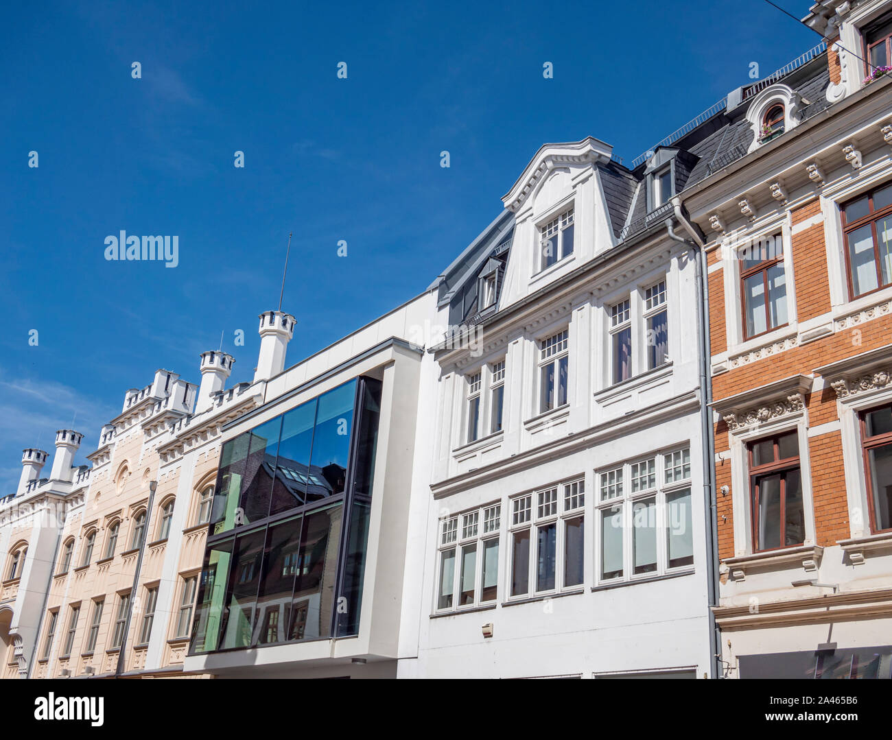 Edificio di vecchia e nuova architettura Architettura Stile Foto Stock