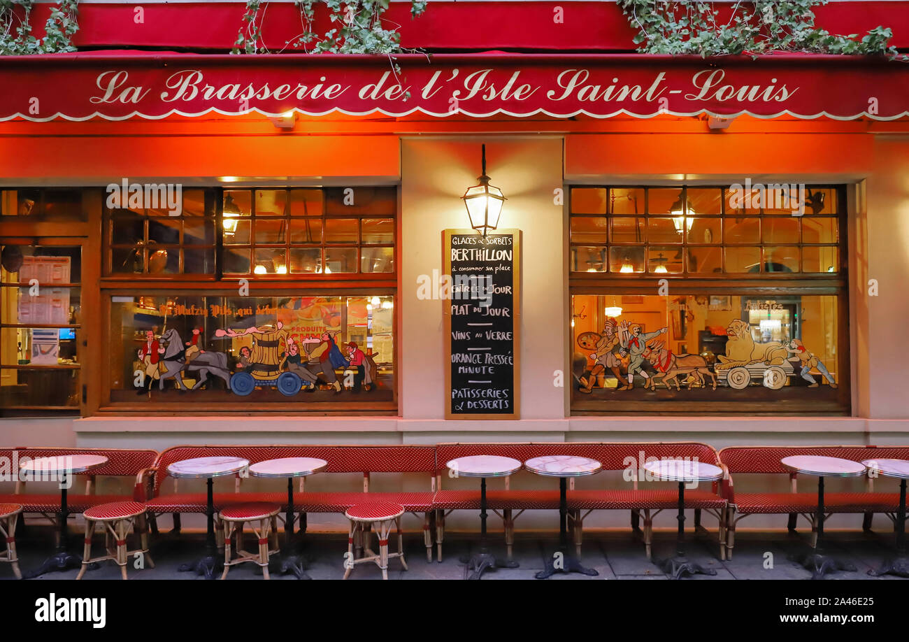 La famosa brasserie Le Flore en l'isola si trova vicino alla cattedrale di Notre Dame , Parigi, Francia. Foto Stock