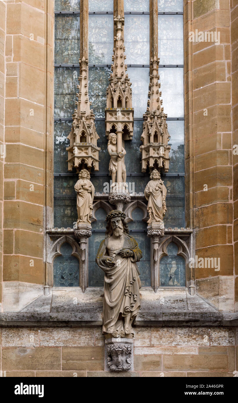 Saint sculture ad una facciata della comunità luterana St. James (Jakob)'s chiesa in Rothenburg ob der Tauber, Baviera, Germania, Europa, una parte del pellegrinaggio r Foto Stock