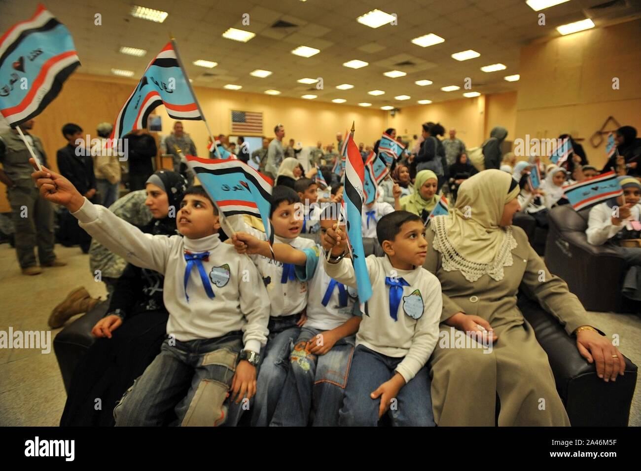 Prima conferenza video tra iracheni, bambini statunitensi Foto Stock