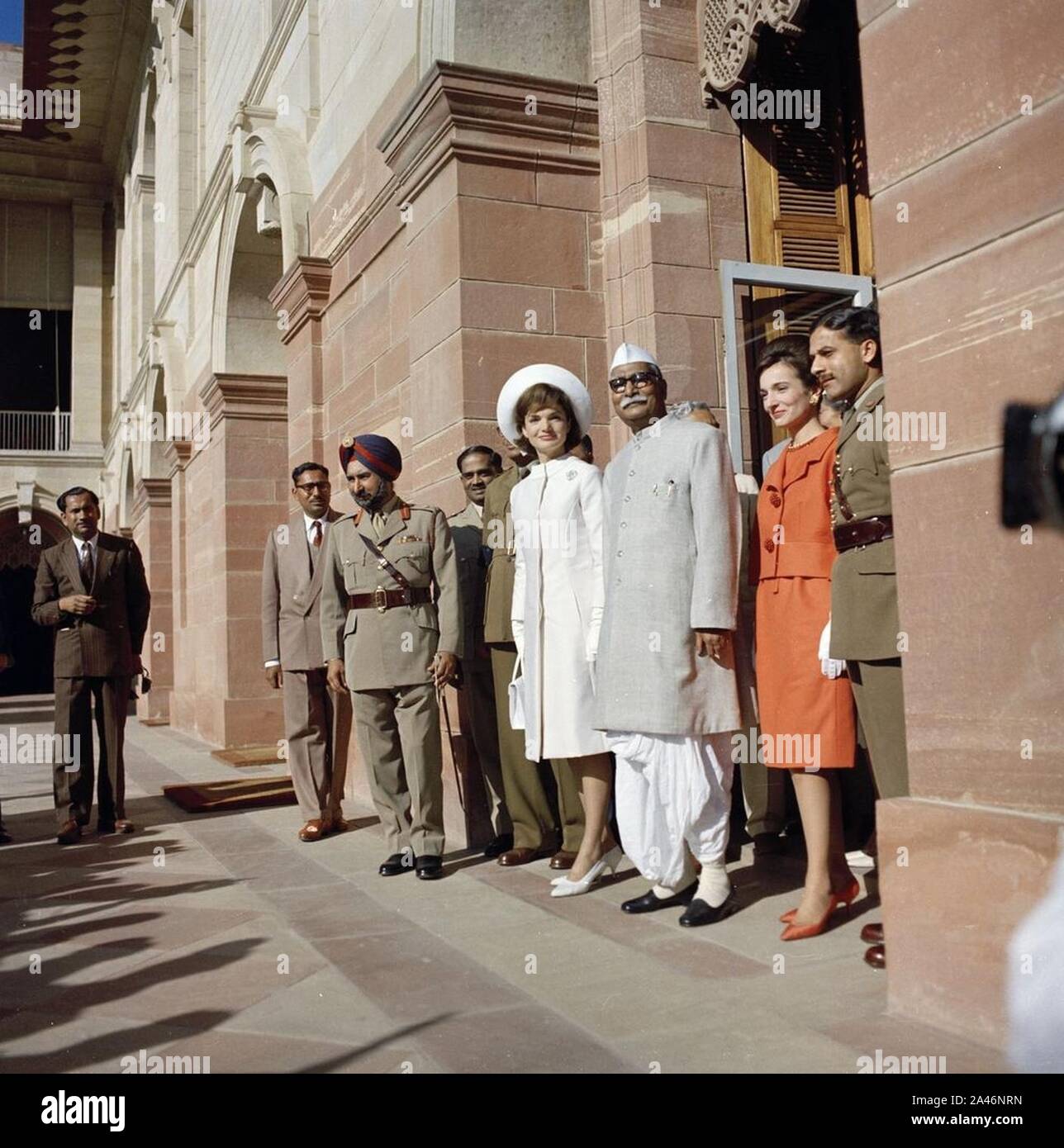 La First Lady Jacqueline Kennedy con il Presidente Rajendra Prasad. Foto Stock