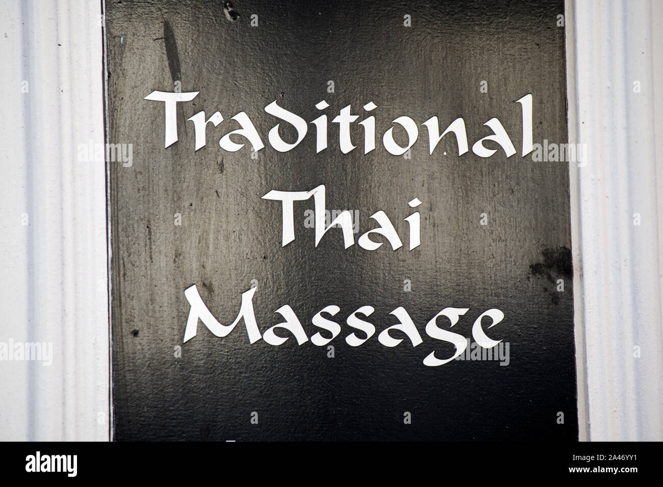 Segno per il massaggio tradizionale tailandese business Inghilterra REGNO UNITO Foto Stock