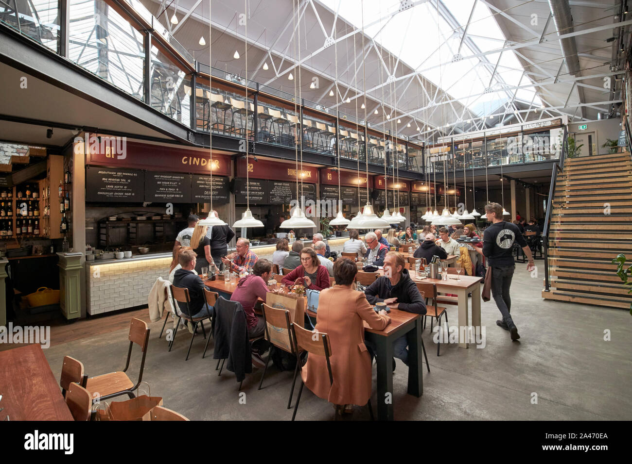 All'interno di food court di Duke Street cibi e bevande mercato Liverpool England Regno Unito Foto Stock