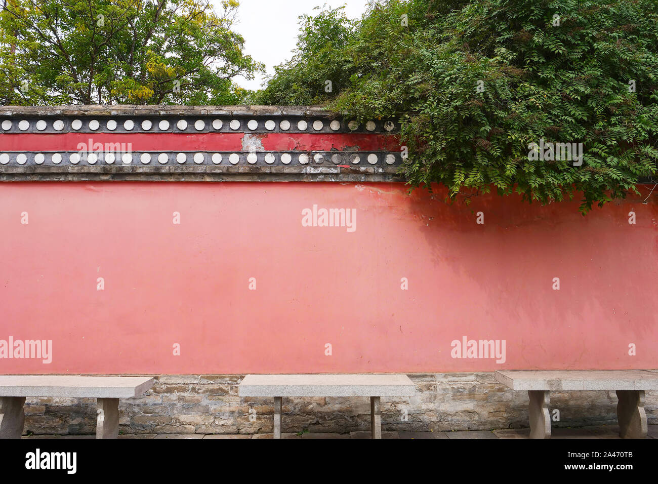 Parete retrò nel monastero Kumbum, Ta'er un tempio del buddismo tibetano monastero nella contea di Huangzhong, Xining Qinghai in Cina. Foto Stock