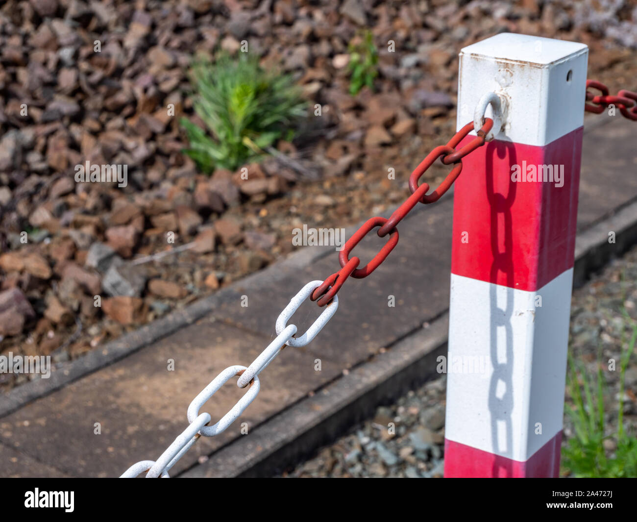 Catena con barriera bollard per la protezione Foto Stock