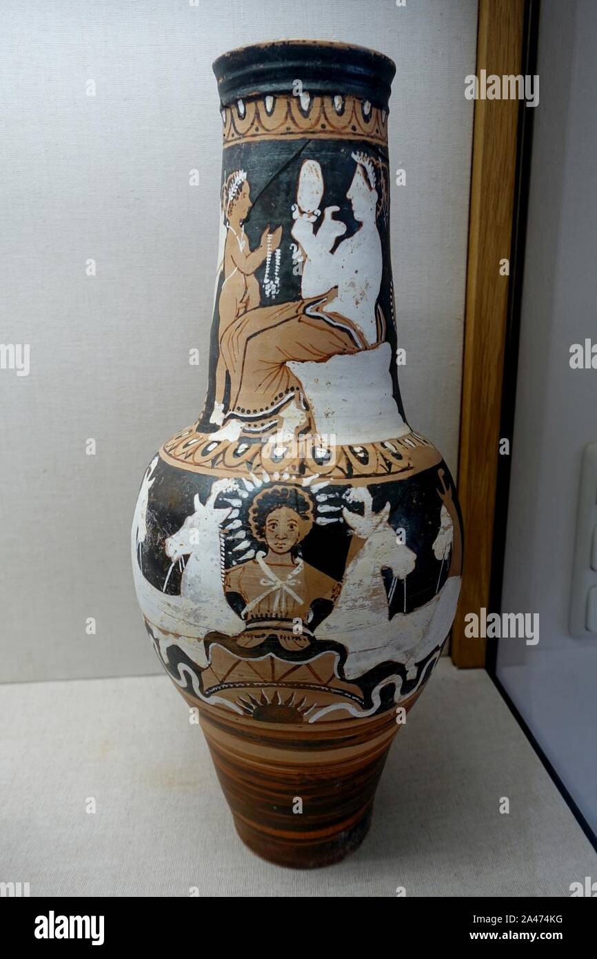 Flagon con dio sole e Afrodite con Eros, Faliscan, 330-300 A.C. Foto Stock