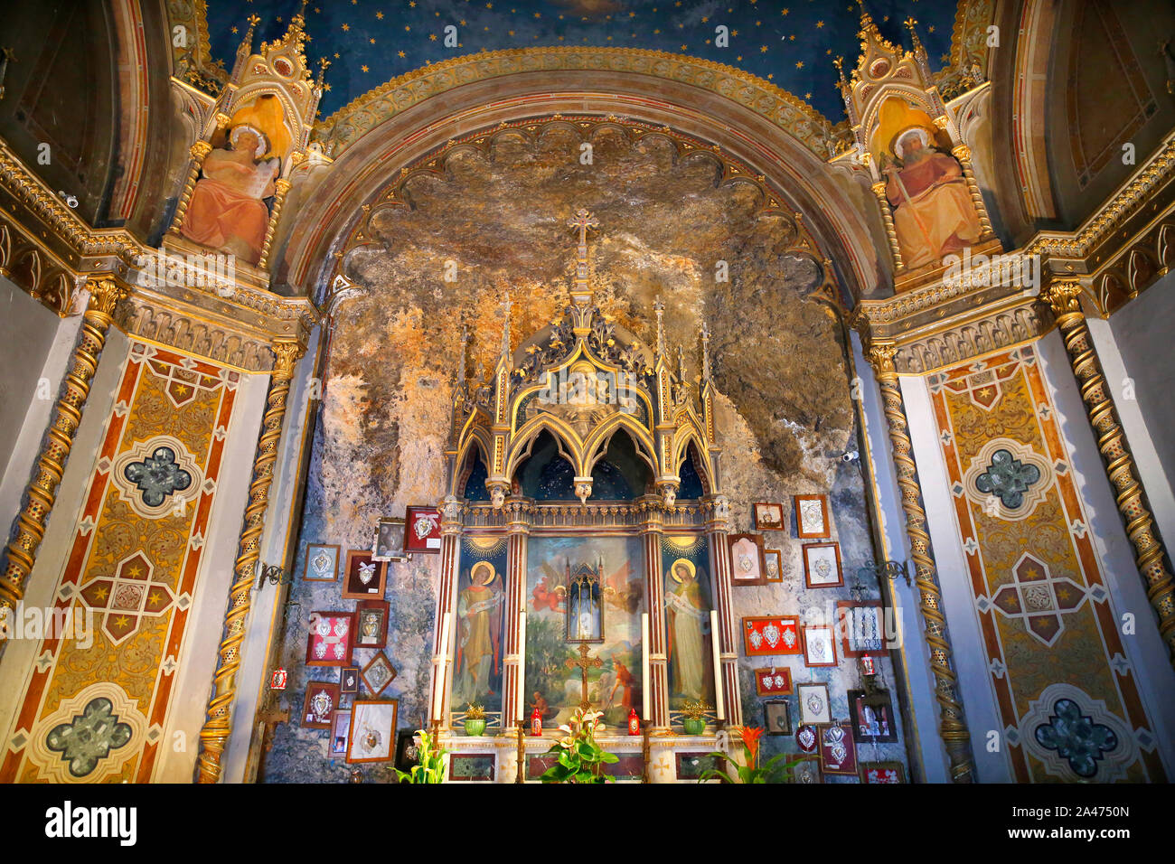Interno della chiesa di Santa Maria del Lago sul lago di Scanno in Abruzzo, Italia. Foto Stock