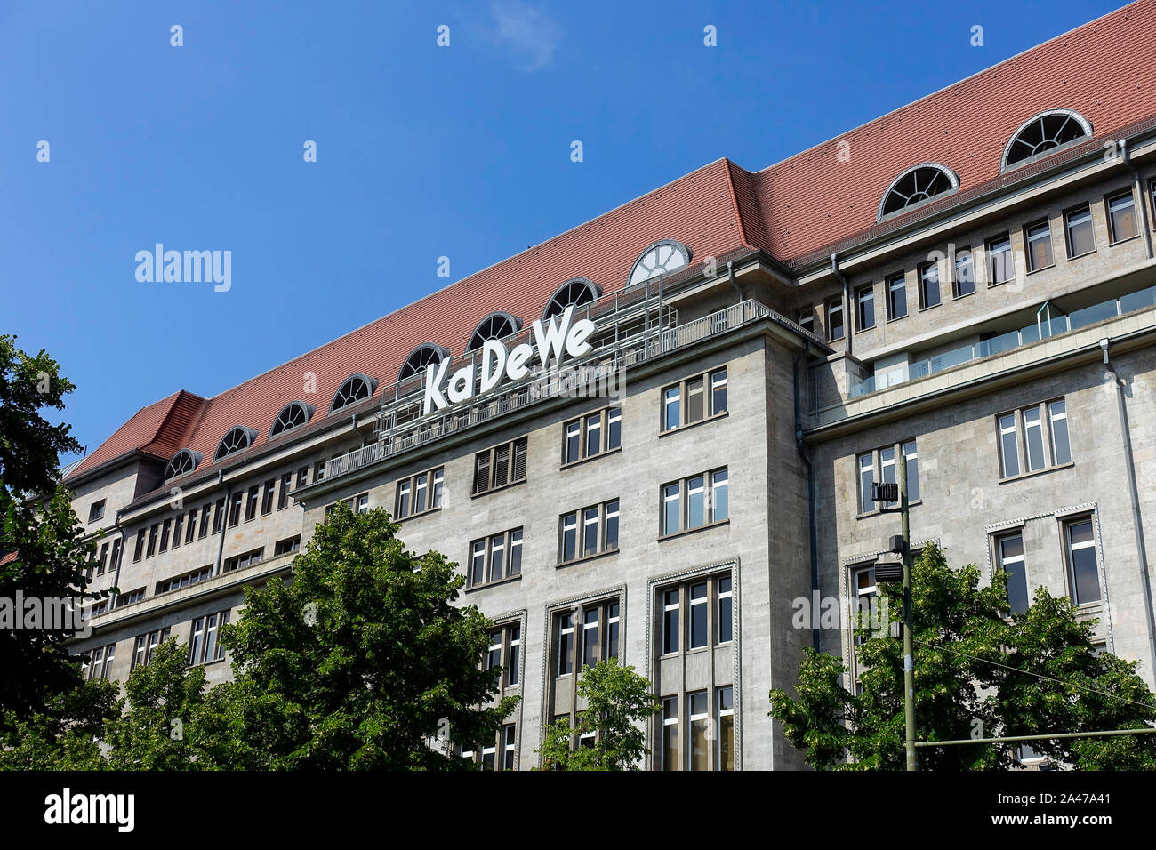 Il Kaufhaus des Westens (tedesco per 'Reparto Store del West'), solitamente abbreviato a KaDeWe Foto Stock