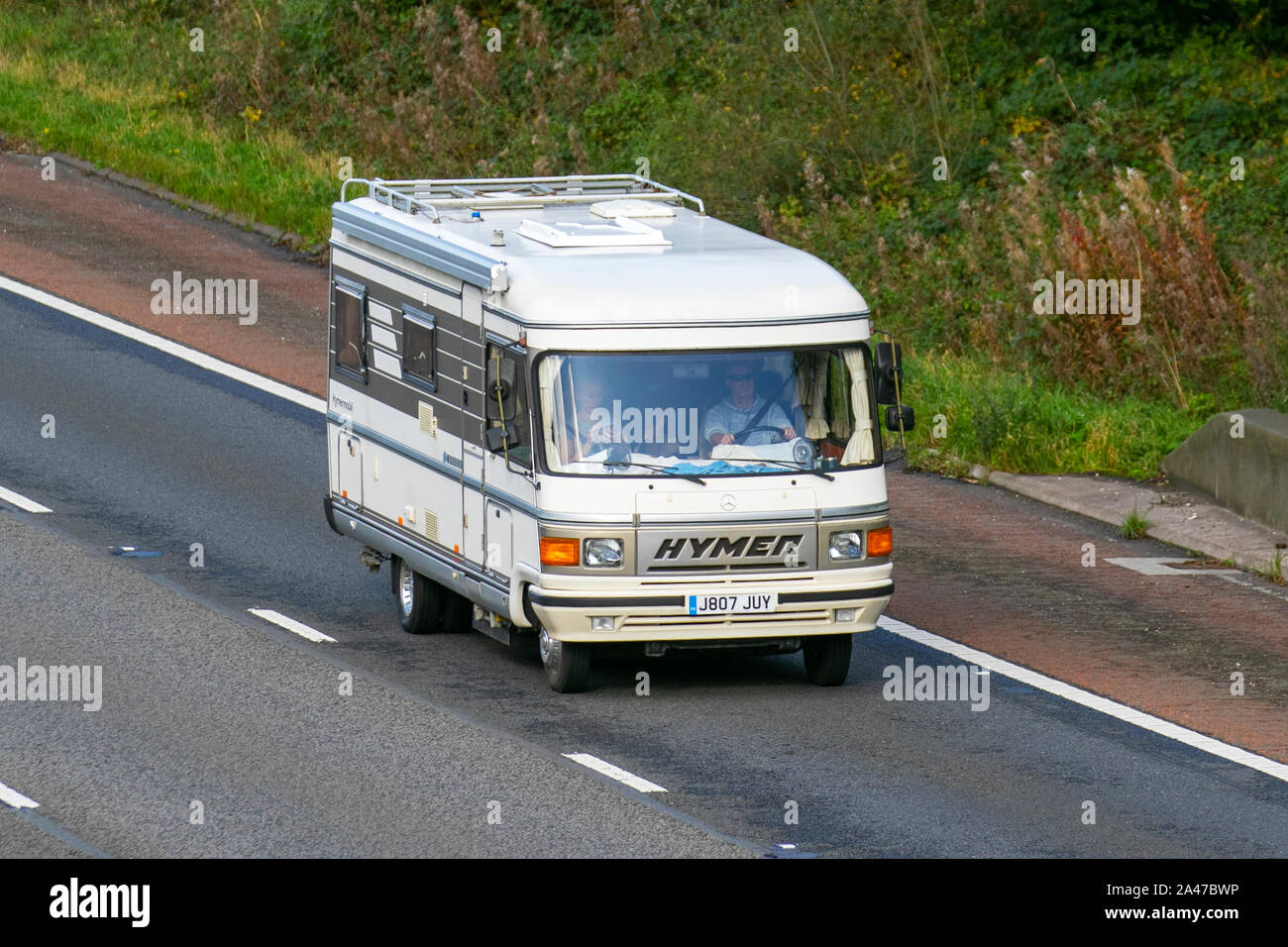 1991 Mercedes Benz HYMER; Regno Unito il traffico veicolare, trasporti, moderno, carrozze salone, sud-legato sulla corsia di 3 M6 motorway autostrada. Foto Stock