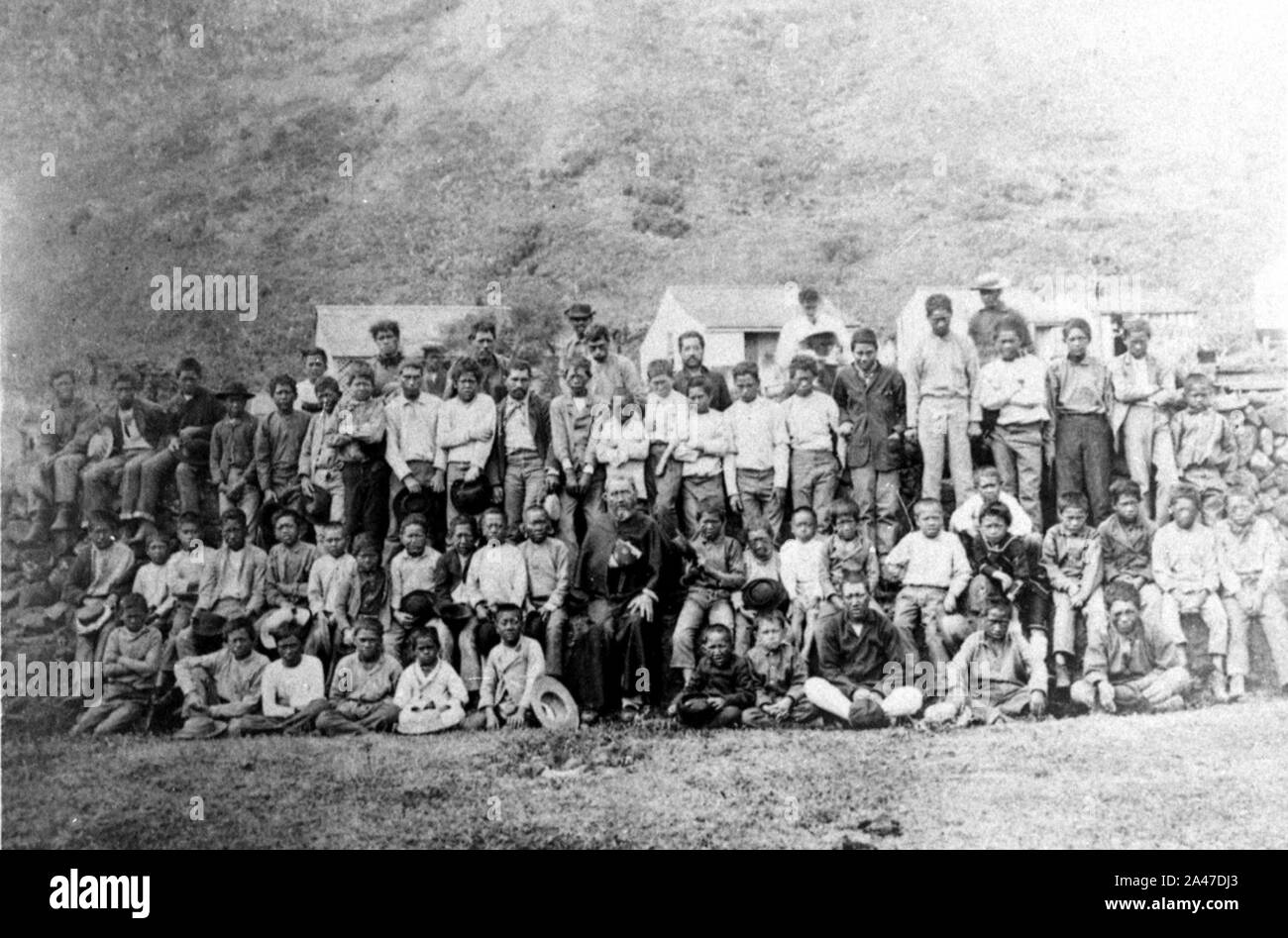 Padre Damiano con i ragazzi dell'insediamento, 1889. Foto Stock