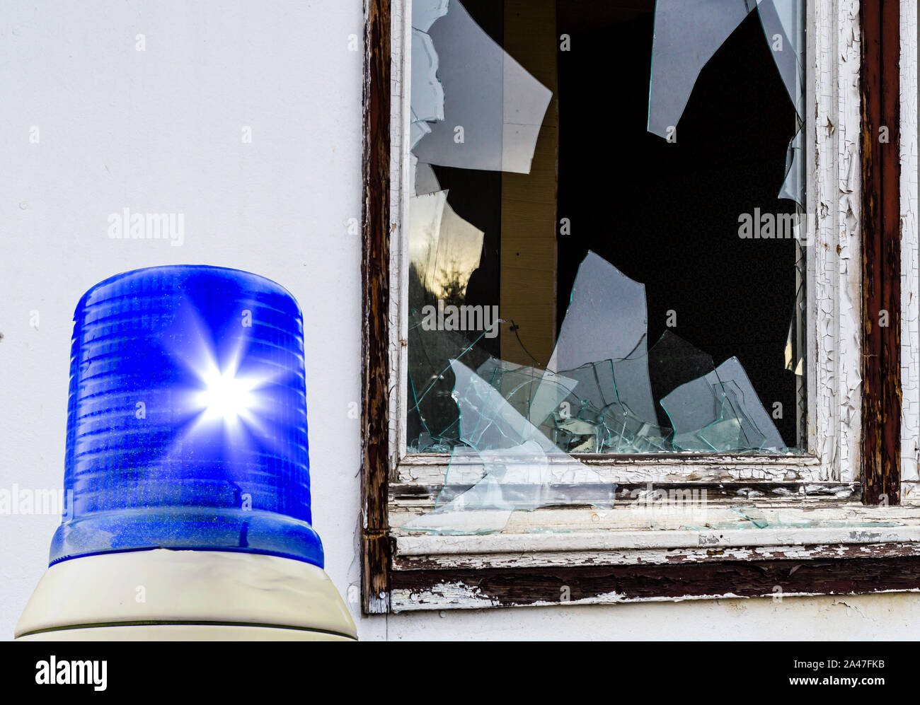 Scena del Crimine scasso con luce blu Foto Stock