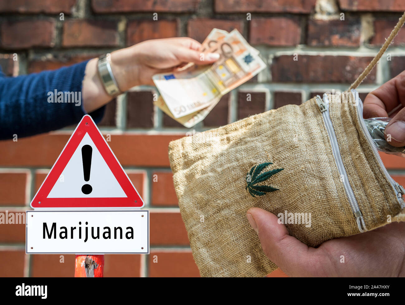 Attenzione scudo Marijuana Foto Stock