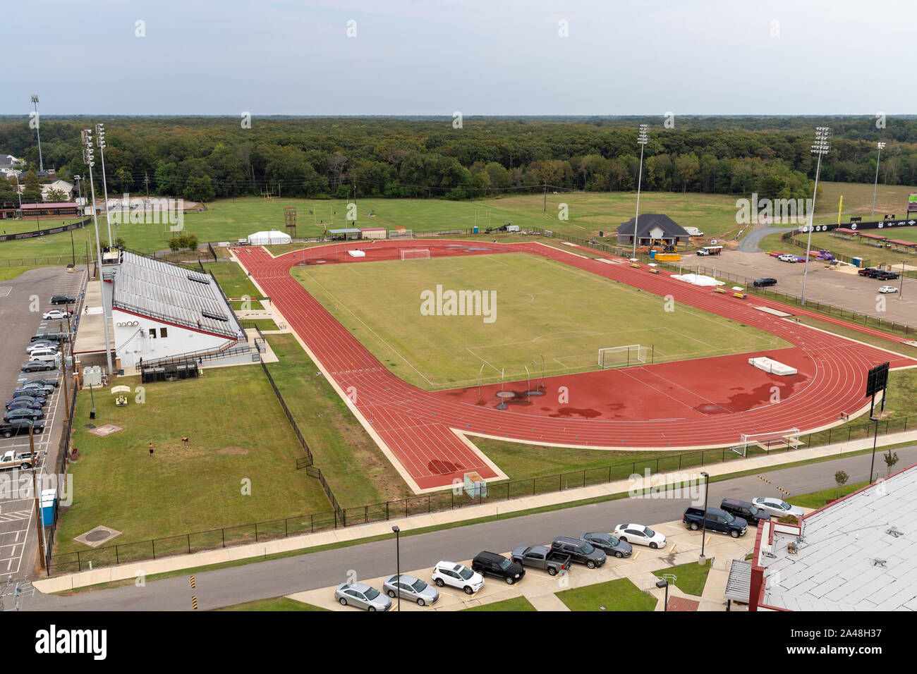 Monroe, LA, Stati Uniti d'America - 5 Ottobre 2019: la via e la struttura di campo su UL-Monroe Campus Foto Stock