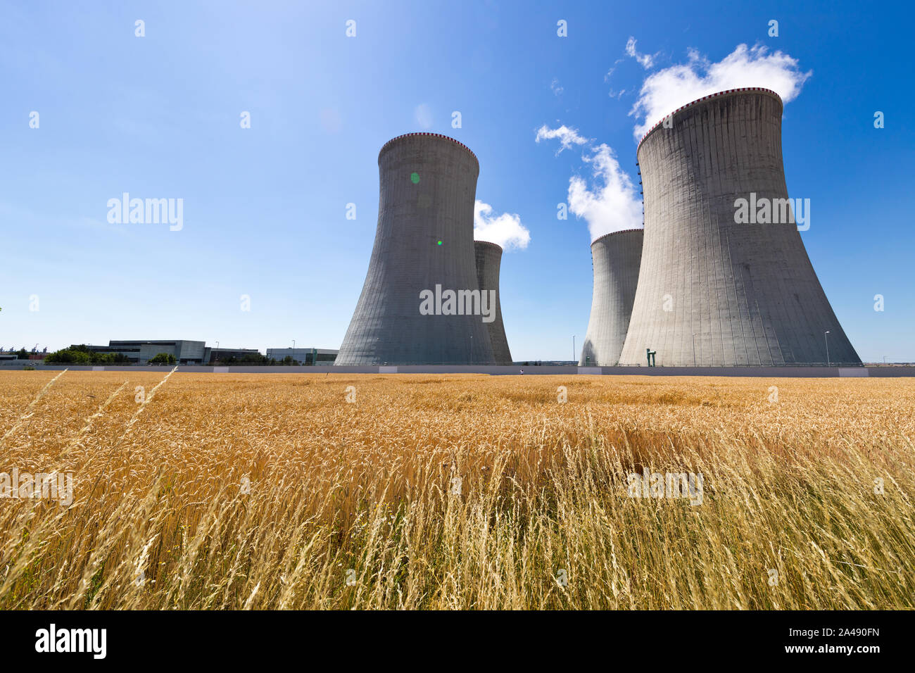 Elektrárna Jaderná Dukovany, ČEZ, Morava, Česká republika / Centrale nucleare Dukovany della società CEZ, regione Morava, Repubblica Ceca Foto Stock