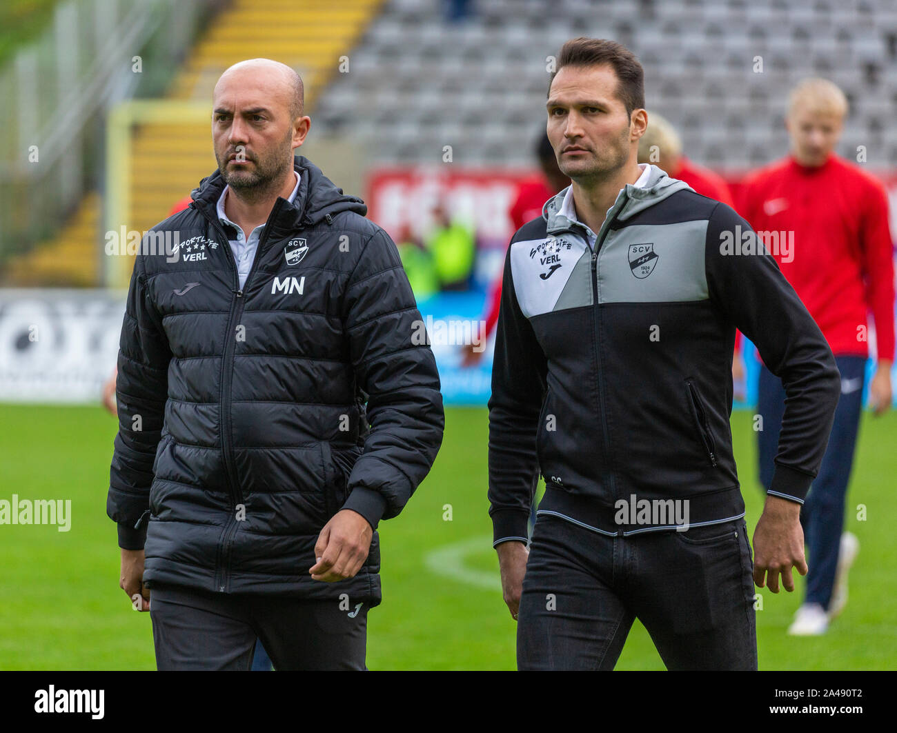 Sport, calcio, lega regionale West, 2019/2020, Wuppertaler SV vs. SC Verl 2-5, head coach Guerino Capretti (Verl) destra e assistente allenatore Maniyel Nergiz (Verl) Foto Stock