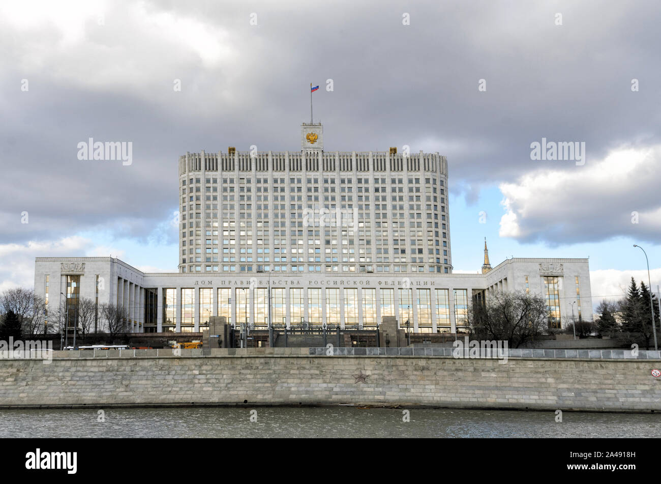 MOSCA, RUSSIA - MARZO 11,2014: La casa del governo della Federazione Russa o Casa Bianca a Mosca. Costruito dal 1965 al 1979 come Soviet supremo di Foto Stock