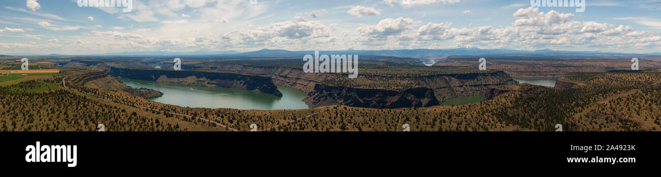 Bella Vista aerea del cove stato Palisades Park durante una torbida e soleggiata giornata estiva. Preso in Oregon, Stati Uniti d'America. Foto Stock