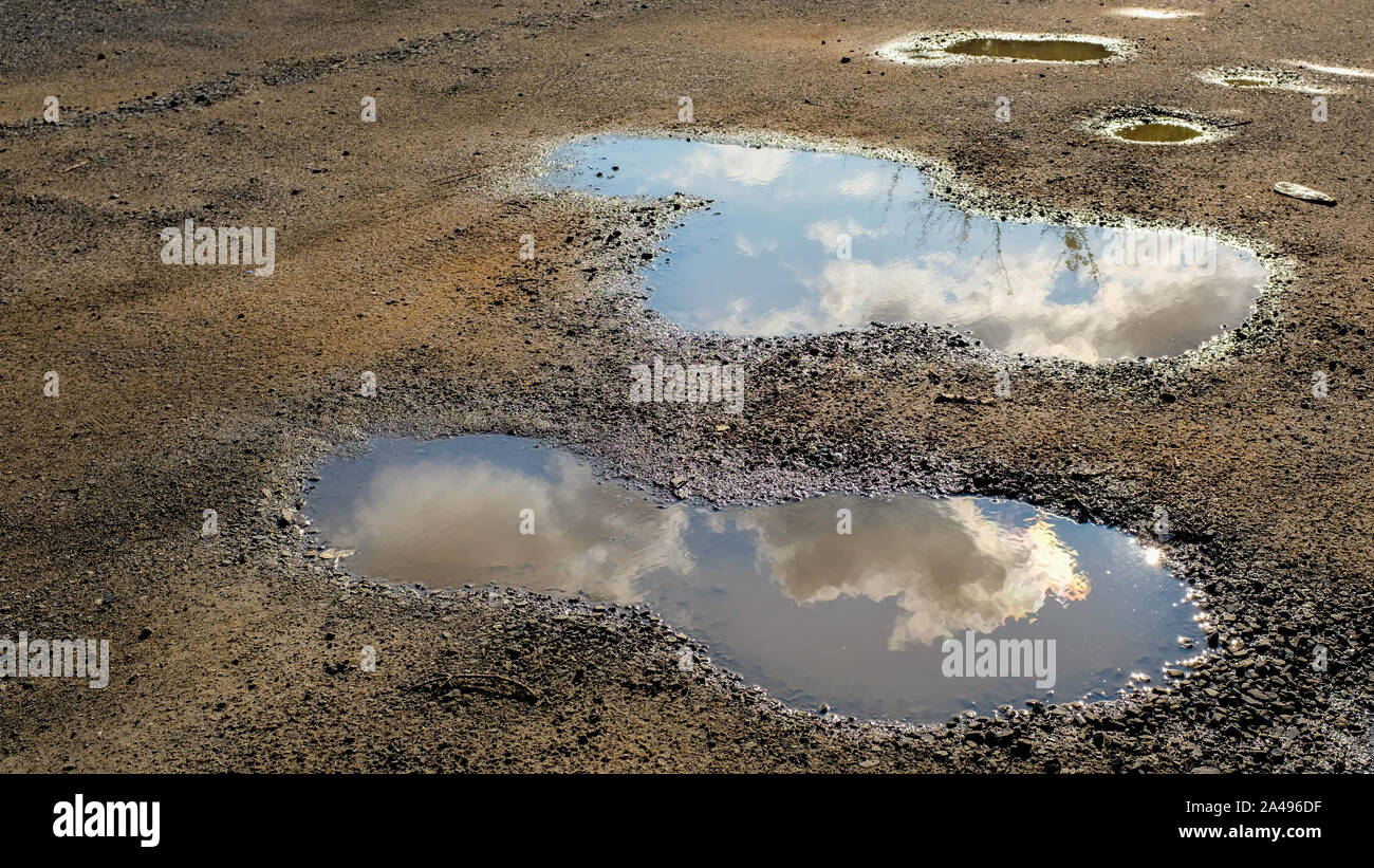 Nuvole la riflessione Foto Stock