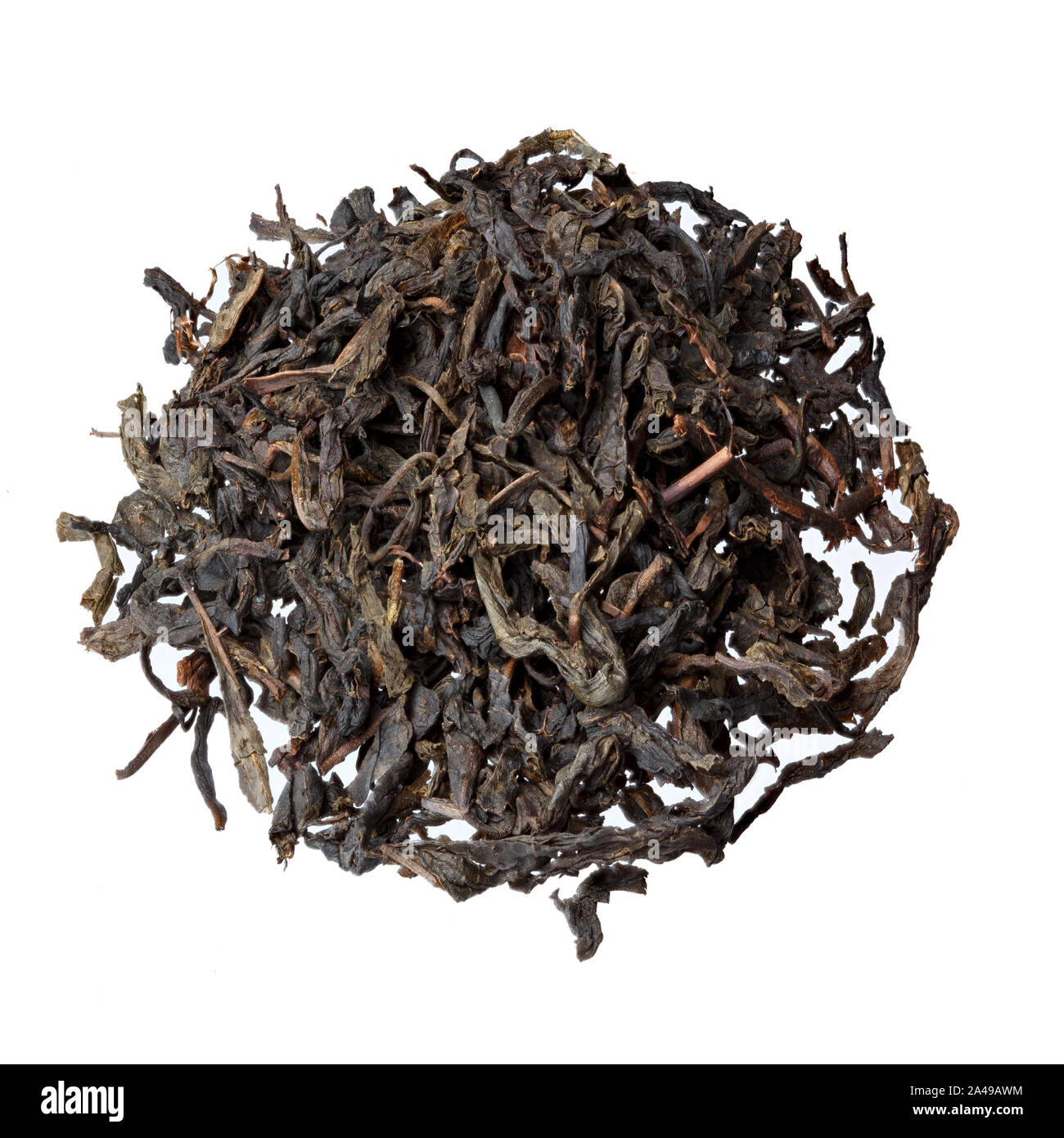 Il tè Cha Hai. Tè nero close-up, isolato su bianco. Foto Stock