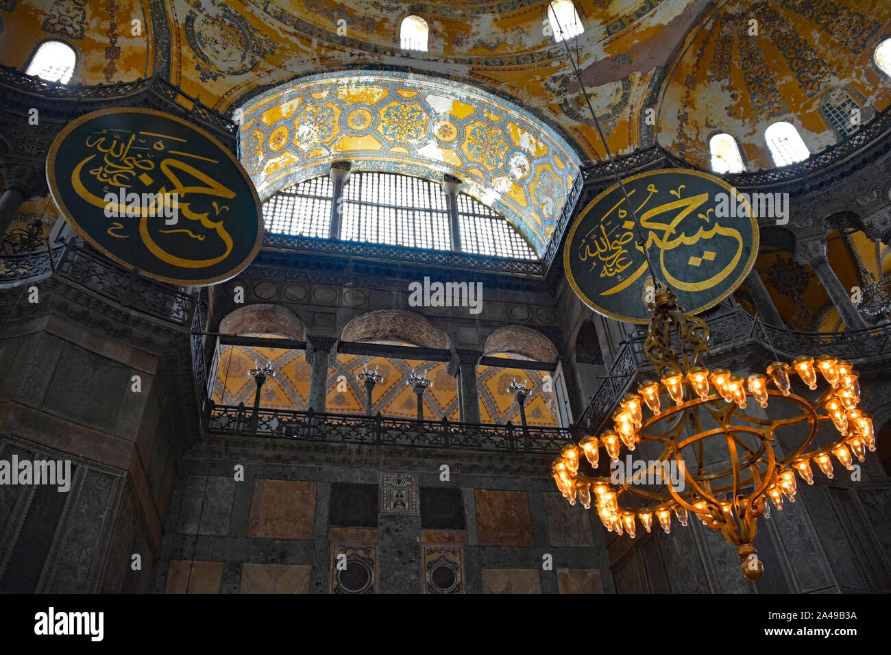 Ayasofia o Hagia Sofia a Sultanahmet, Istanbul, Turchia. Costruito nel 537 D.C. come chiesa, è stata convertita in una moschea nel mid-1400s. Preso dal Foto Stock