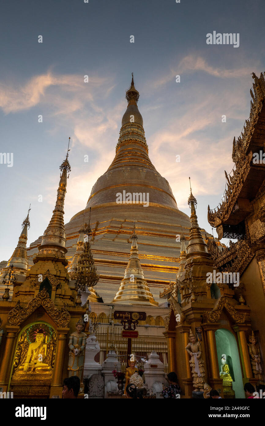 Shwedagon Zedi Daw pagoda di Yangon, Myanmar Foto Stock
