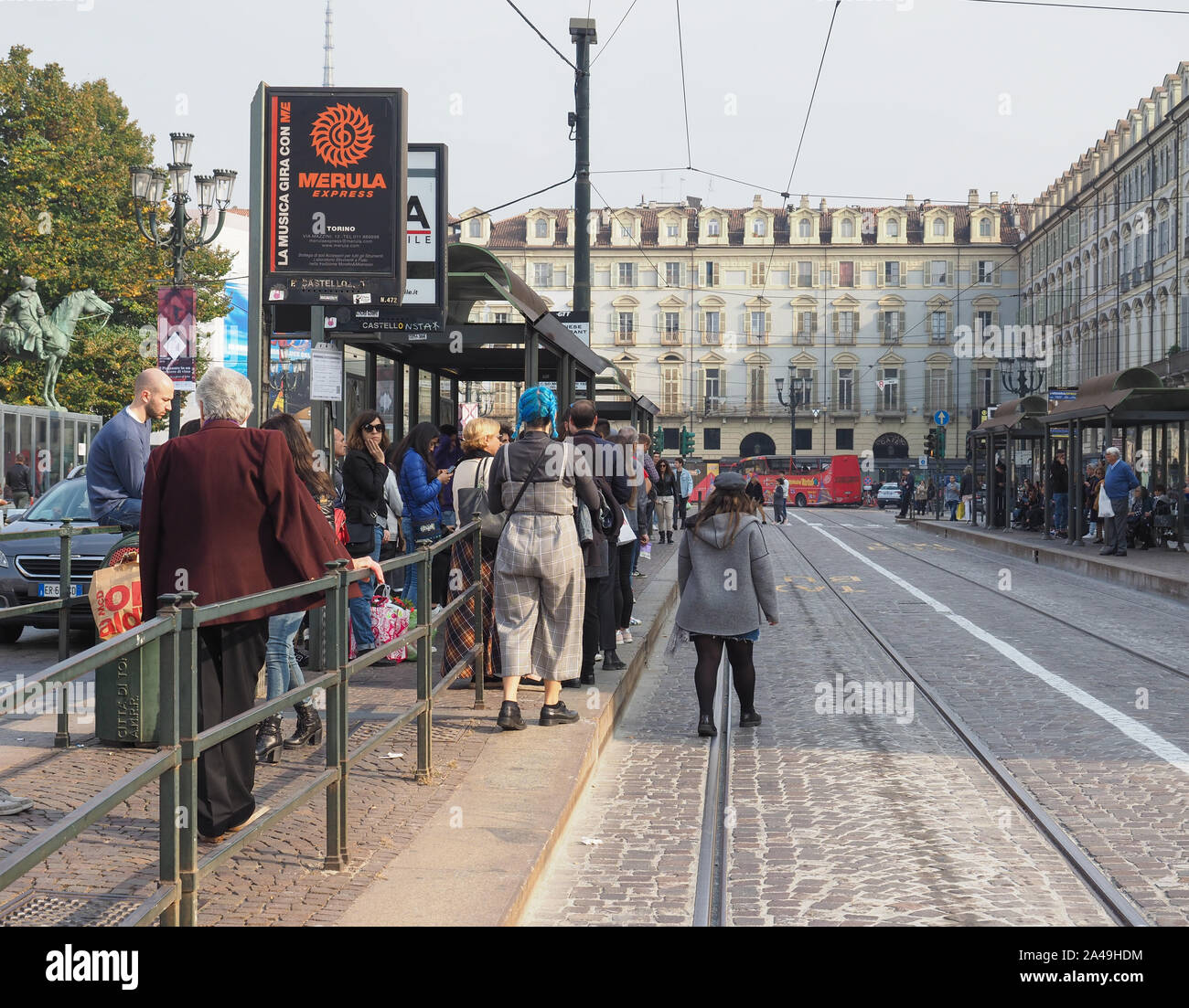 Torino, Italia - circa ottobre 2019: la fermata in Piazza Castello Foto Stock