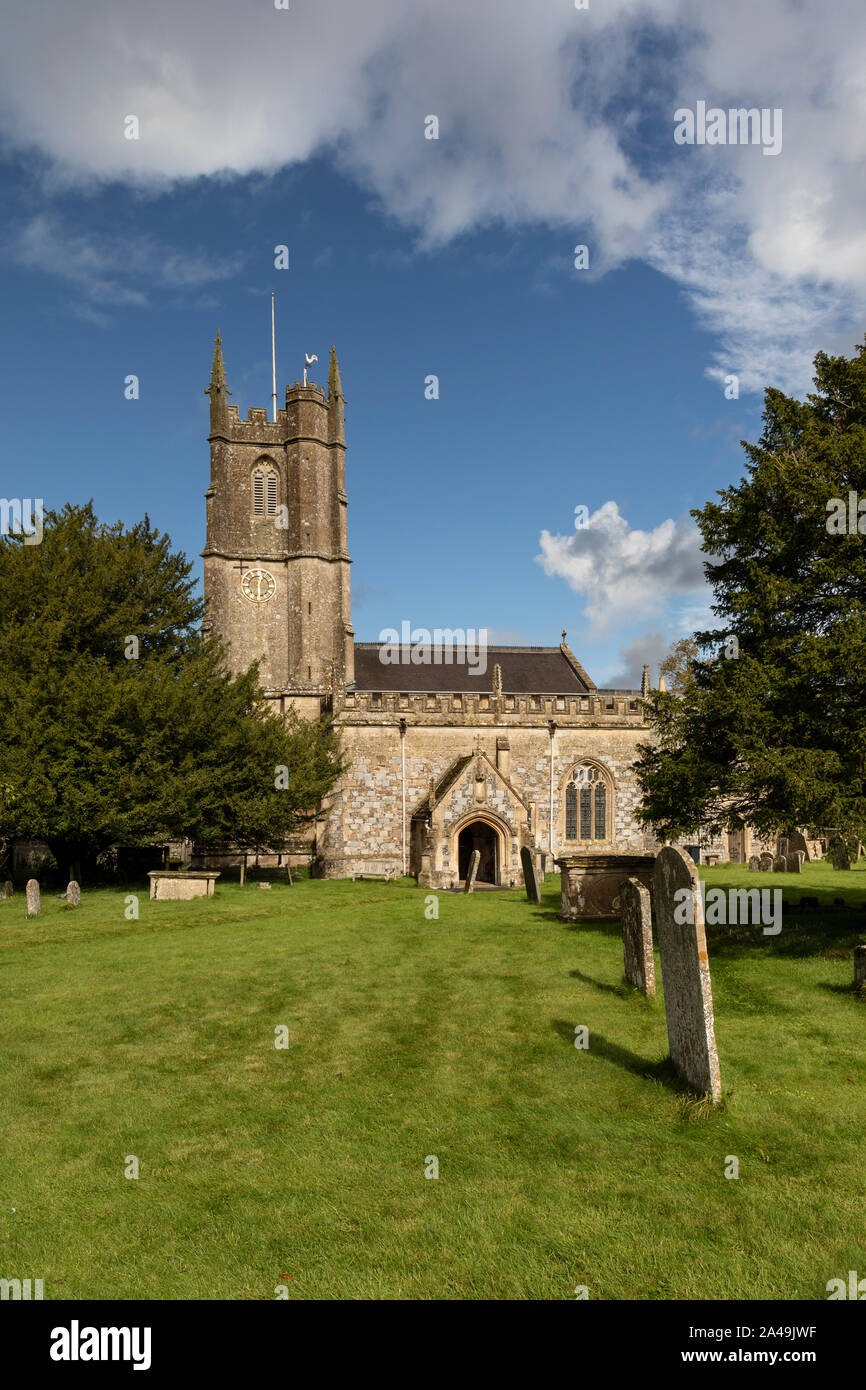 St James Church Avebury, edificio classificato di grado 1, Avebury, Wiltshire, Inghilterra, Regno Unito Foto Stock