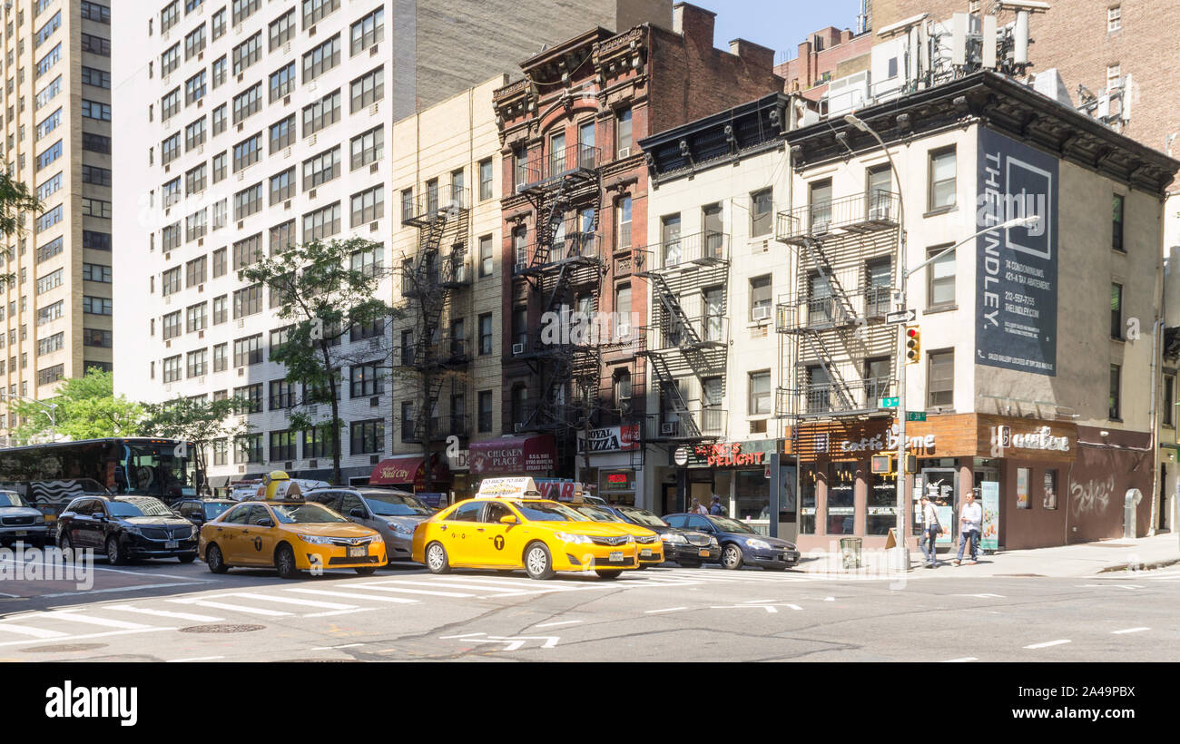 Iconico yellow cabs o i taxi di New York a Manhattan Foto Stock