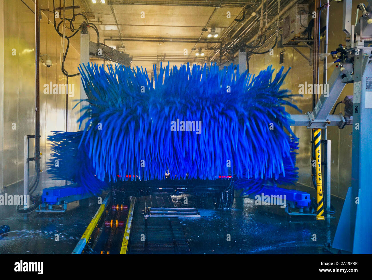 Montréal, Québec, Canada,Ottobre 12,2019.Automobile passando per autolavaggio a Montreal, Quebec, Canada.Credit:Mario Beauregard/Alamy News Foto Stock