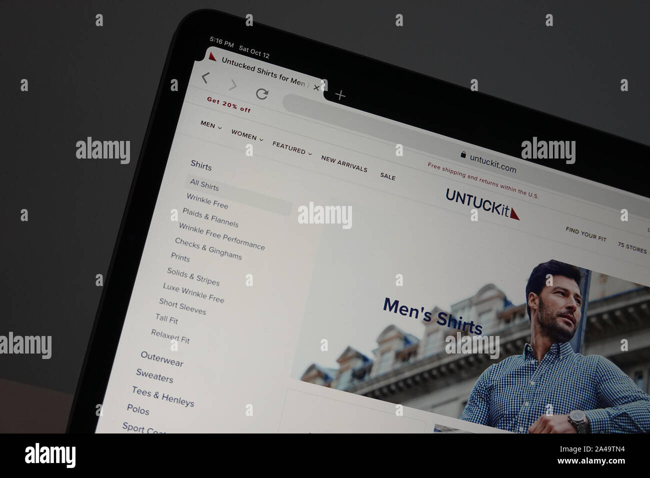 Orlando,FL/USA-10/12/19: Un Untuckit mens abbigliamento online store su un computer. Untuckit LLC è un Americano casual abbigliamento uomo azienda. Foto Stock