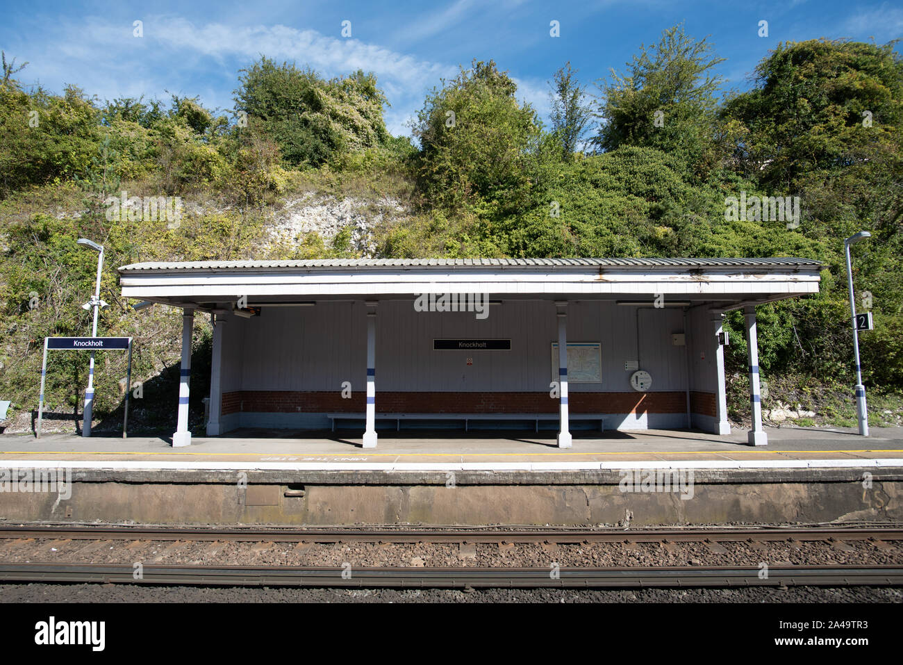 Kent, Regno Unito - 15 Settembre 2019: una vista della stazione Knockholt area di attesa sulla piattaforma soutbound della linea sud-est. Foto Stock