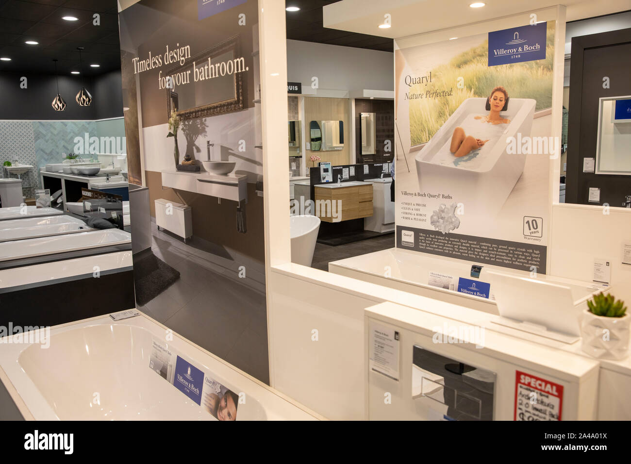Sydney showroom di bagno con vasca da bagno e la vanità sul display,Sydney , Australia Foto Stock