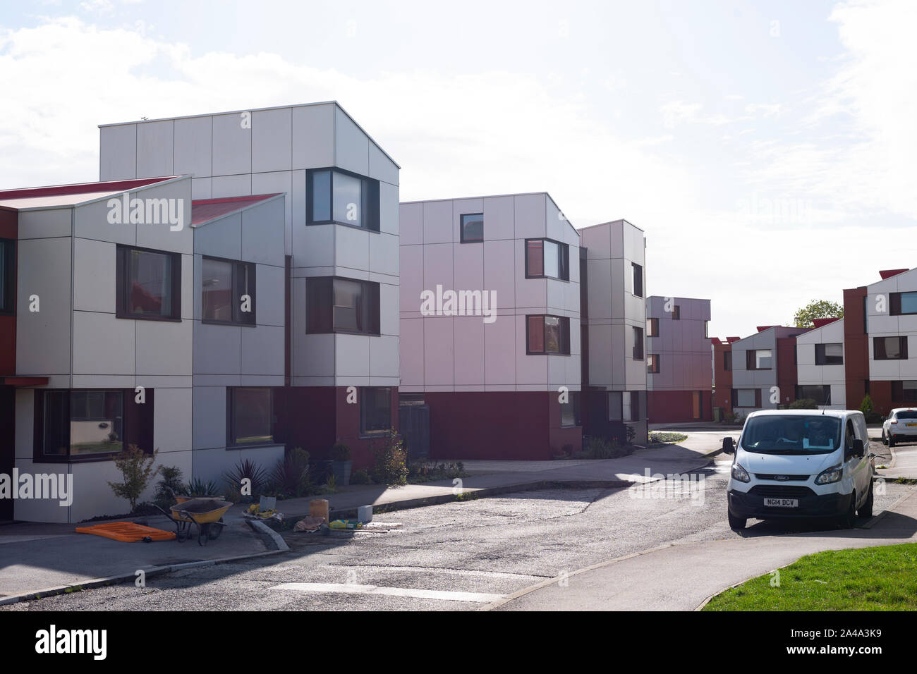 Moderno Oxley boschi case in Milton Keynes. Il premiato lo sviluppo costruito nel 2008 ha affrontato polemiche e i necessari lavori di bonifica. Foto Stock