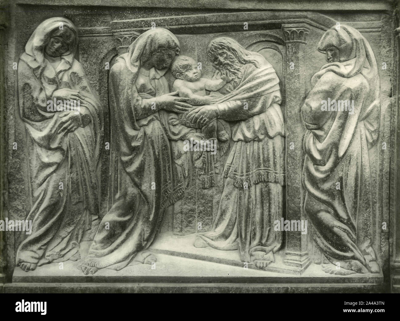 La purificazione in bassorilievo dall artista italiano Jacopo della Quercia, portale principale di San Petronio Chiesa, Bologna, Italia 1930 Foto Stock