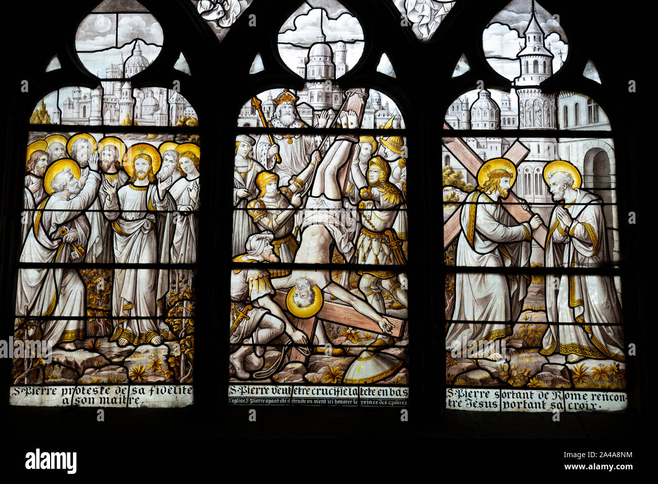 Vetrata raffigurante la morte di Cristo, Beaune cattedrale, Francia. Foto Stock