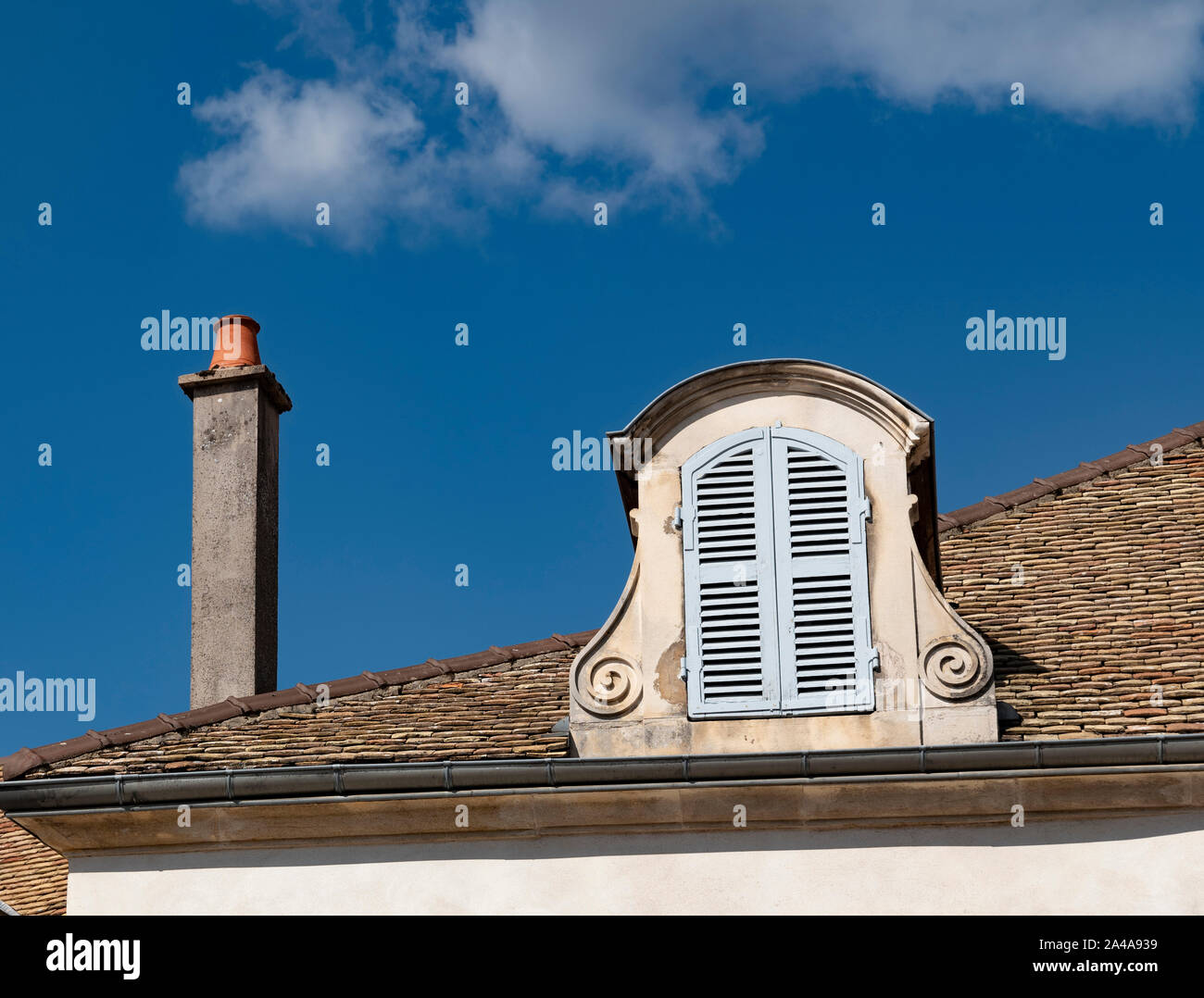 Una tipica finestra francese trovati nella Côte de Beaune, Francia. Foto Stock