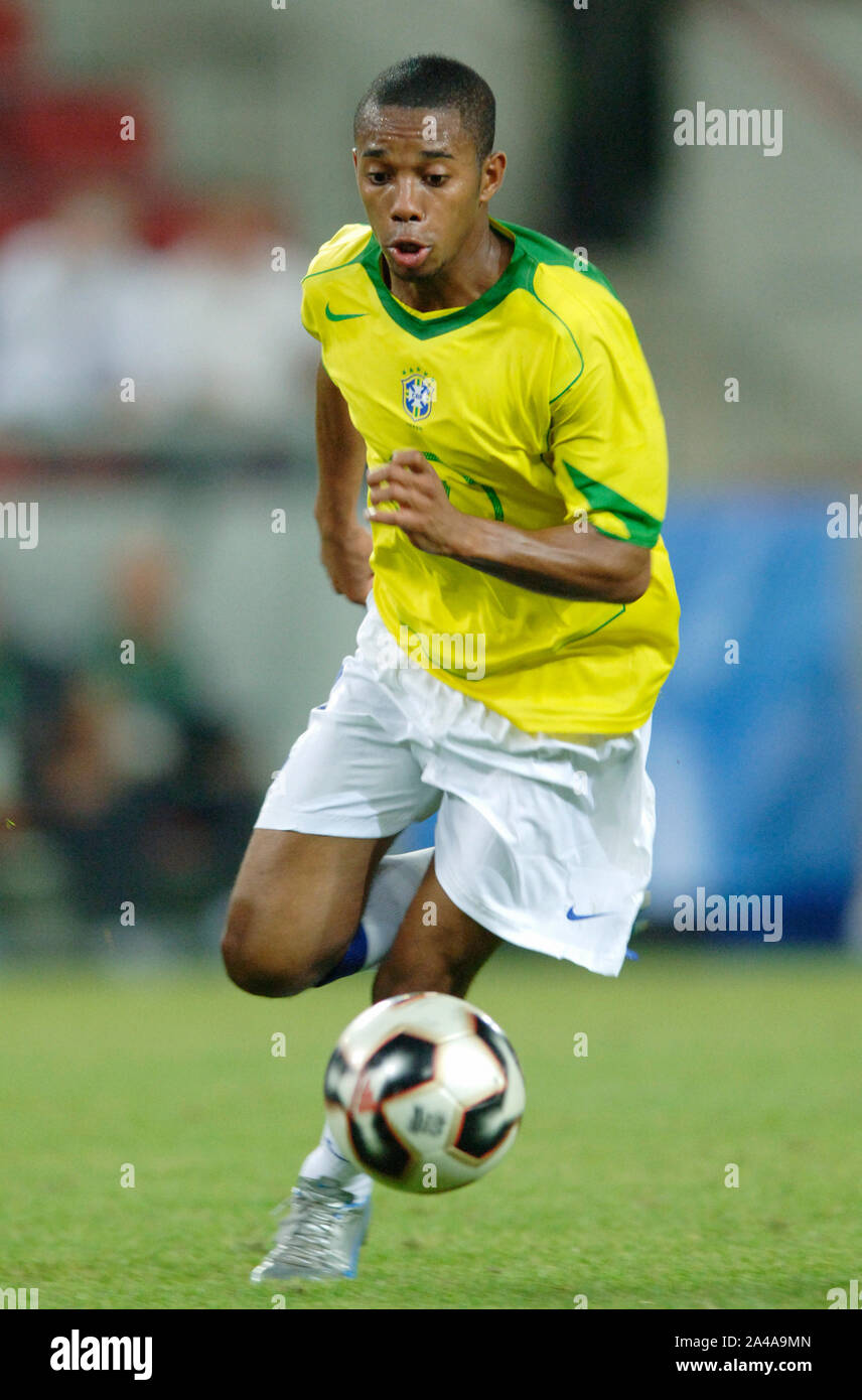 FIFA stadium Colonia Germania 22.06.2005, calcio: FIFA Confederations Cup, Giappone (JPN, blu) vs Brasile (BRA, giallo) 2:2 ; ROBINHO (BRA) Foto Stock