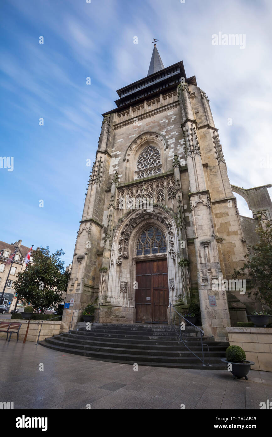 La chiesa di Notre Dame de Neufchatel en Bray, regione della Normandia, Francia. Foto Stock