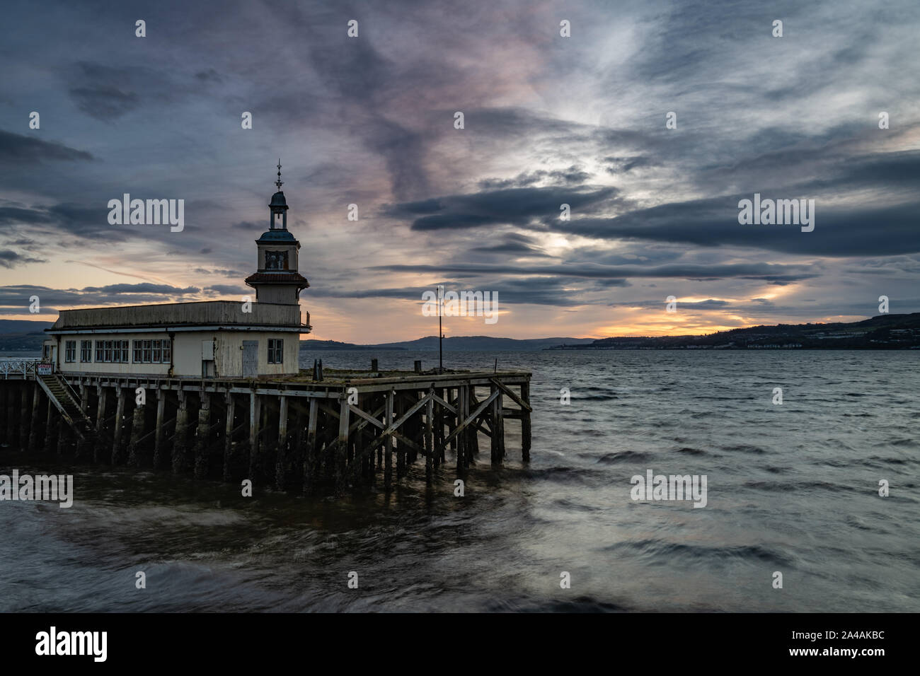 Alba sul molo, Dunoon, Argyll, Scozia Foto Stock