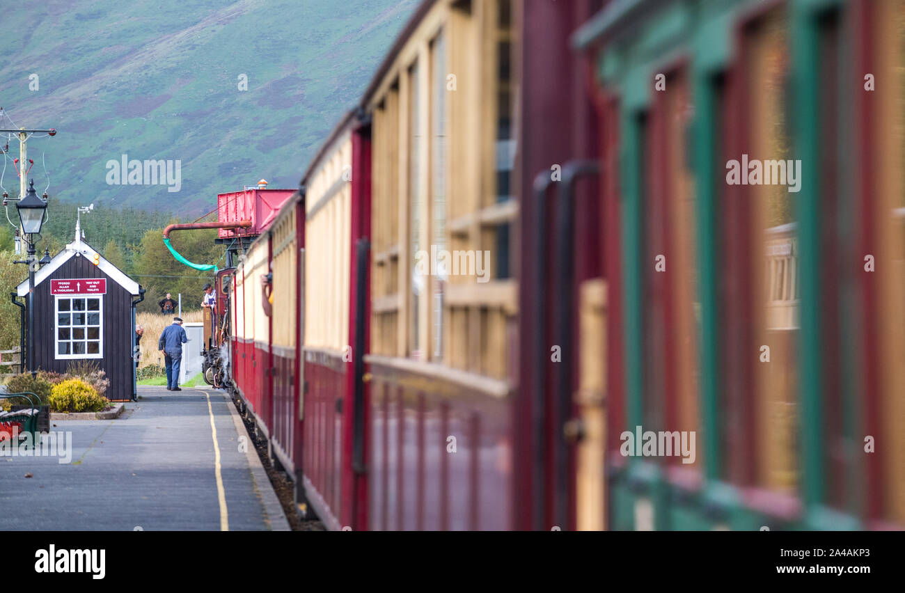 Treni a vapore sul Welsh highland railway a Rhyd Ddu stazione ferroviaria, il Galles del Nord, Regno Unito Foto Stock