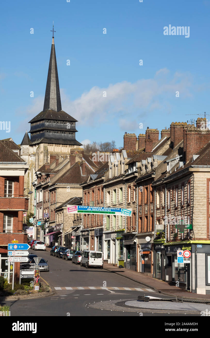 Neufchatel en Bray, regione della Normandia, Francia; Marzo/17/2019; Street di Neufchatel en Bray villaggio nella regione della Normandia, nel nord della Francia. Foto Stock