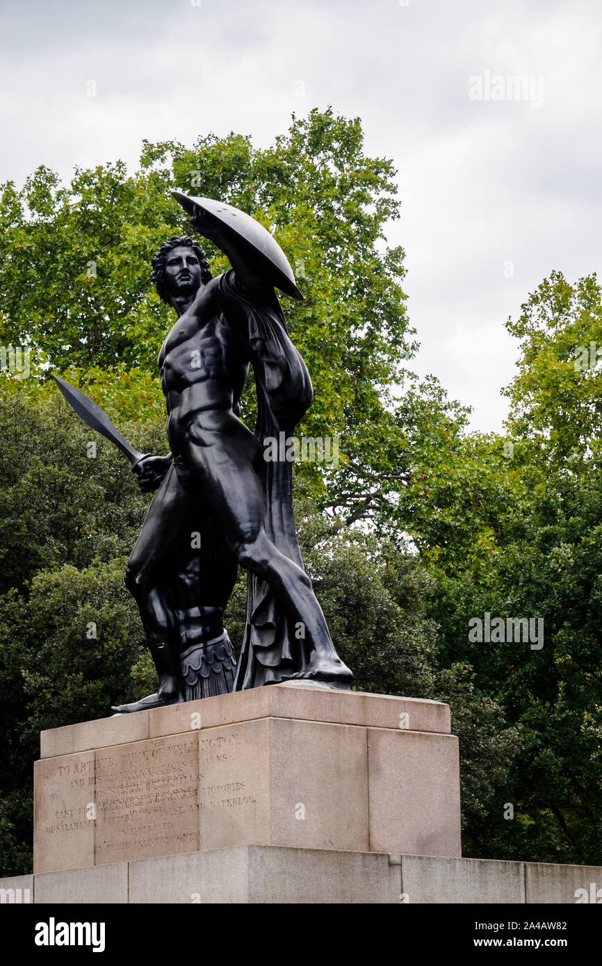 La statua di Arthur Duca di Wellington in Hyde Park a Londra Foto Stock