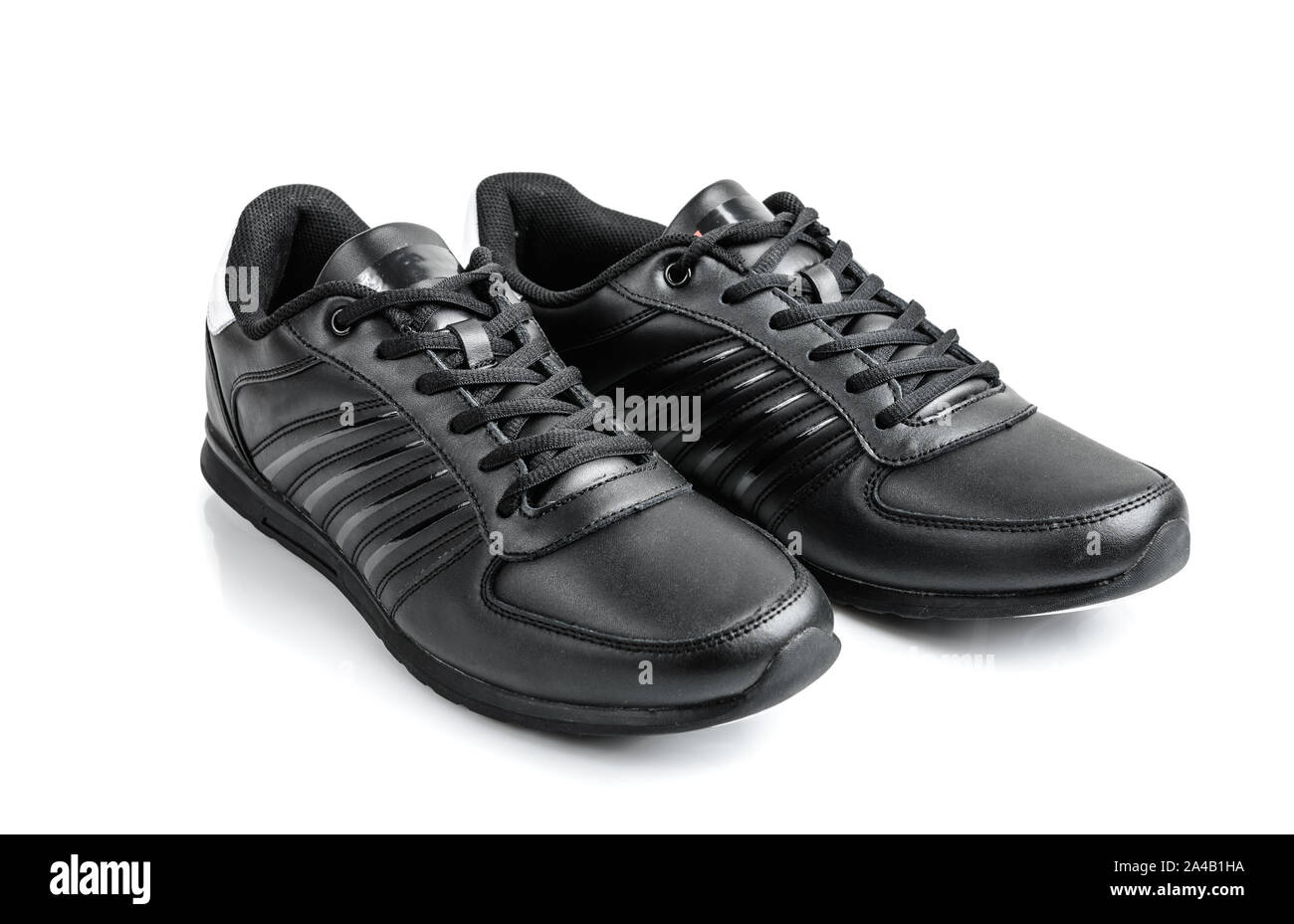 Coppia di sneakers nero su sfondo bianco Foto Stock