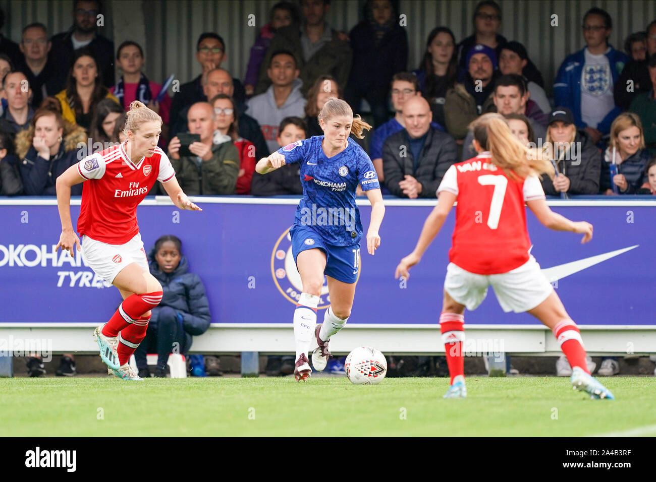 KINGSTON Upon Thames, Inghilterra - 12 ottobre: Maren Mjelde di Chelsea donne contro Vivianne Miedema e Danielle Van de Donk di Arsenal durante la Barclay FA DONNA Super League tra donne di Chelsea e Arsenal donne a Kingsmeadow su ottobre 12, 2019 a Kingston Upon Thames, Inghilterra. (Foto di Daniela Porcelli/SPP) Credito: SPP Sport Stampa foto. /Alamy Live News Foto Stock