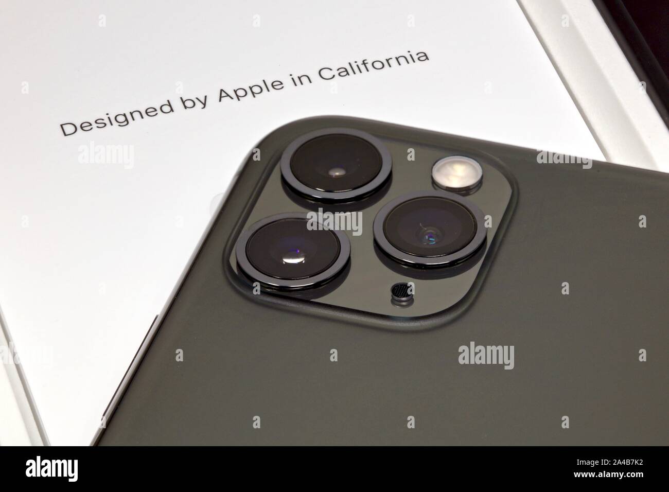 IPhone 11 Pro Max con il nuovo incredibile triple-sistema di telecamere Foto Stock