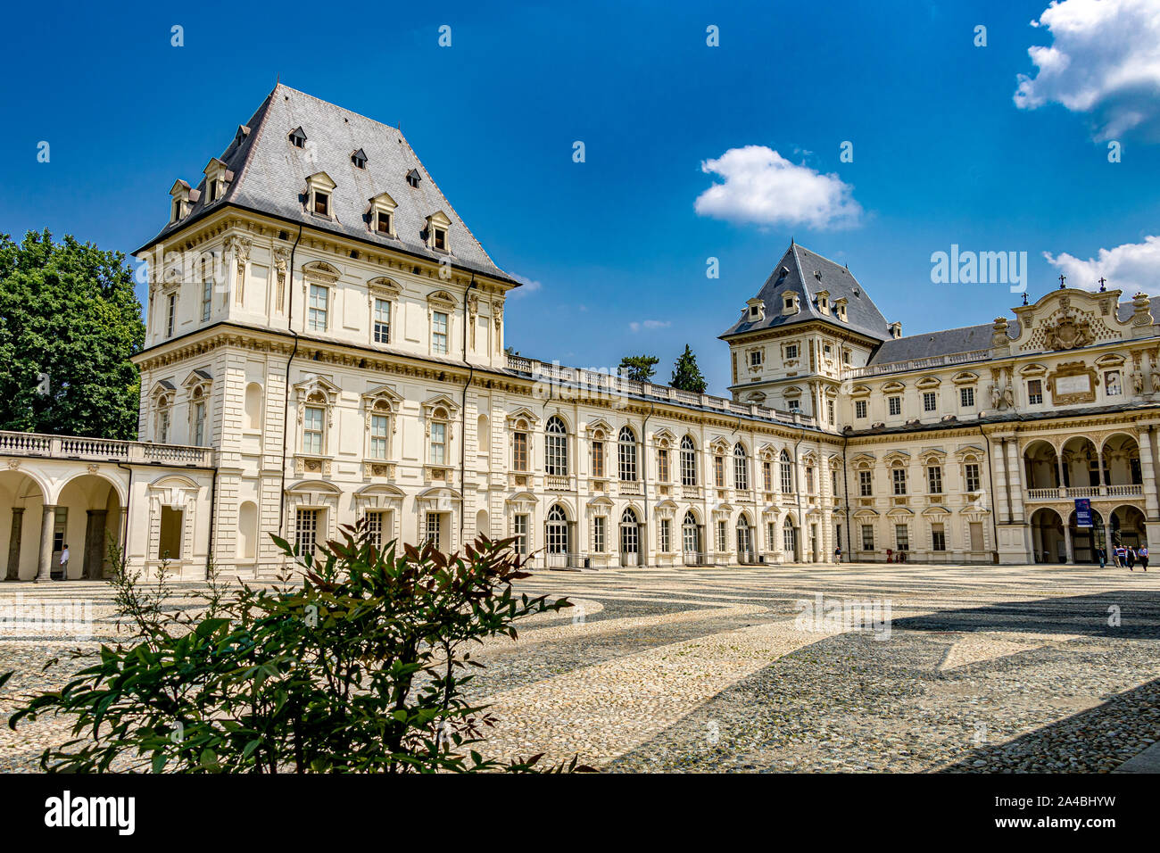Il francese ha ispirato la facciata del castello di Castello del Valentino un edificio storico situato nel Parco del Valentino , Torino, Italia Foto Stock