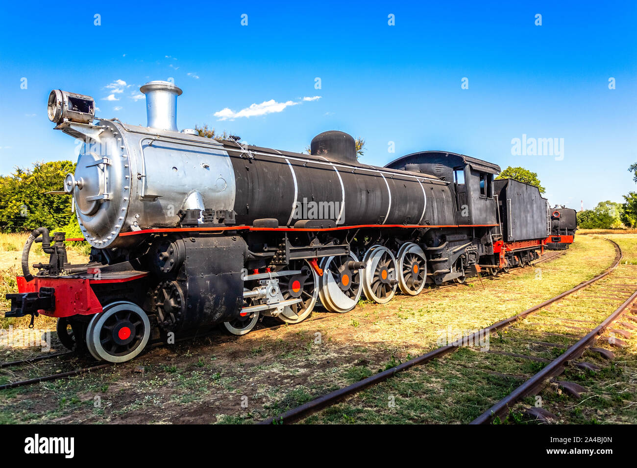 Retrò vecchia locomotiva in acciaio treno in piedi sulle rotaie in Livingstone, Zambia Foto Stock