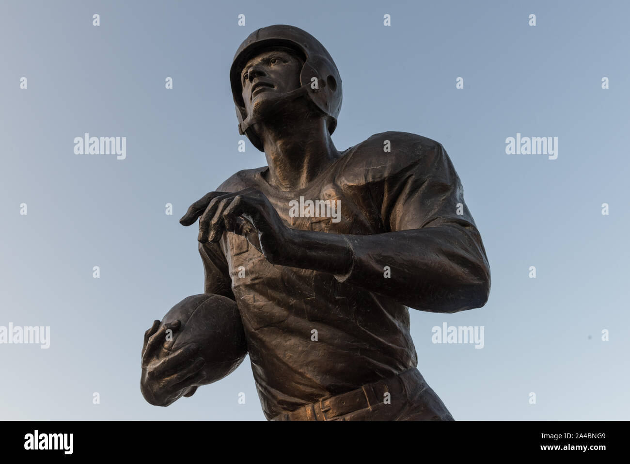 Il Doak Walker statua sul campus della Southern Methodist University di Dallas, in Texas, dove egli è una leggenda Foto Stock