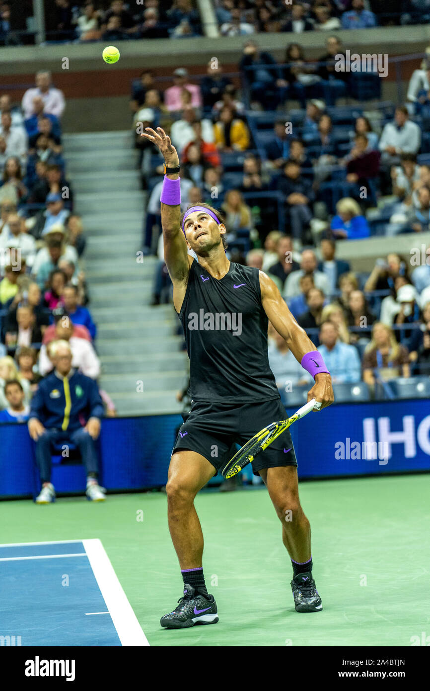 Rafael Nadal di Spagna competere nel uomini Semi Finali al 2019 US Open Tennis Championship Foto Stock